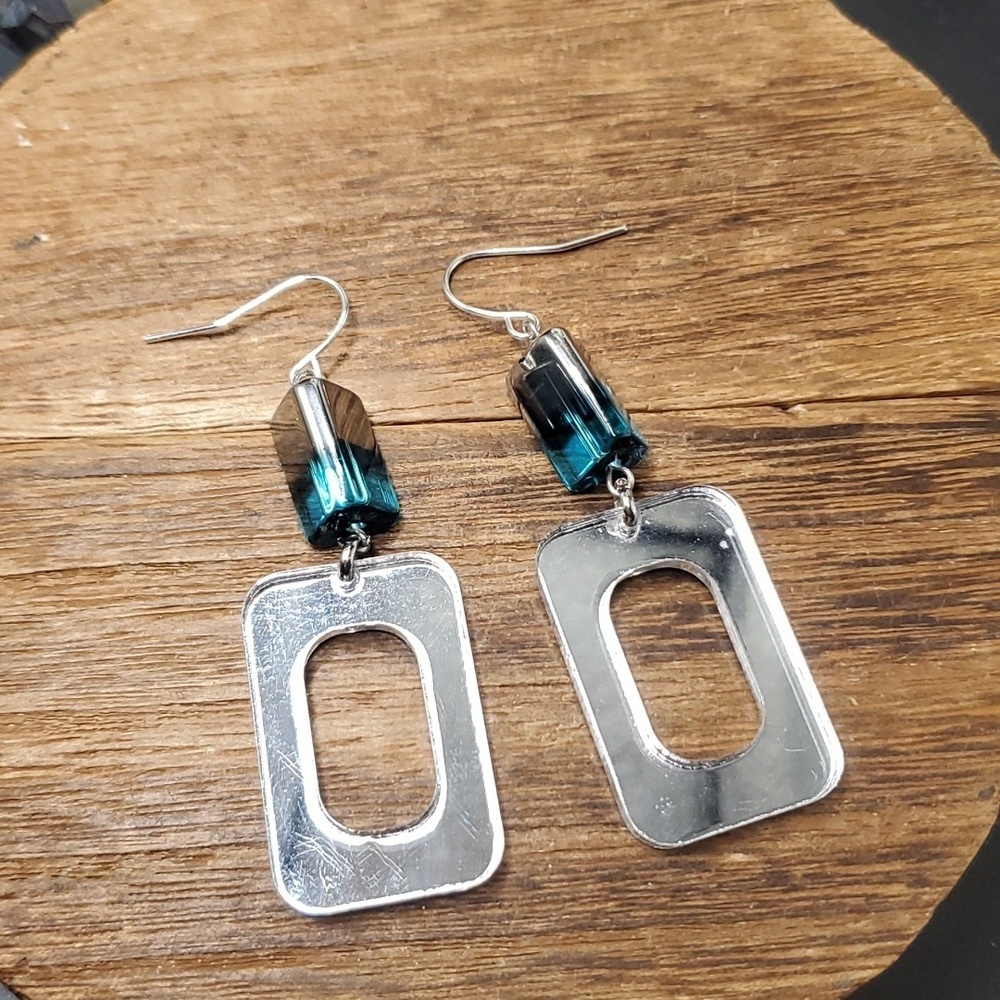 E163 iridescent rectangle vintage earrings unique ✨️